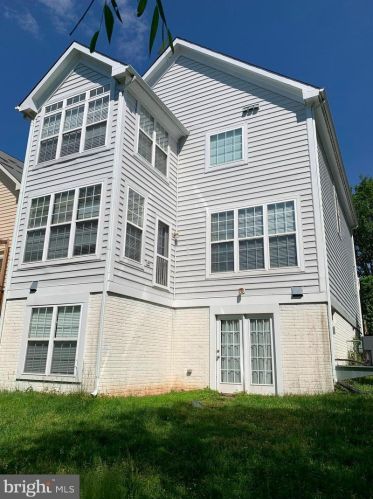 6766 Sycamore Park Dr, Haymarket VA  20169-2995 exterior