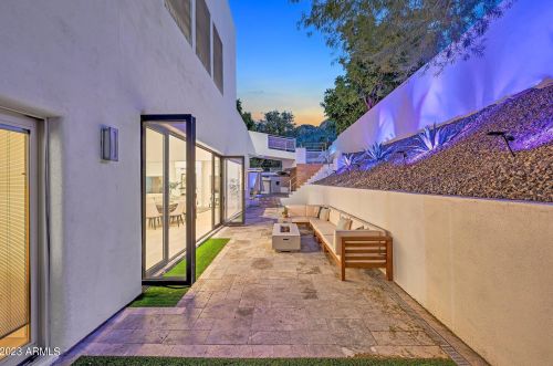 7627 22nd St, Phoenix AZ  85020-4706 exterior