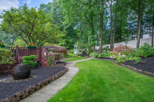 212 Fairview Pl, Greystone Park, NJ 07950-2806