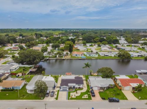 4047 Star Island Dr, Tarpon Springs FL  34691-3443 exterior