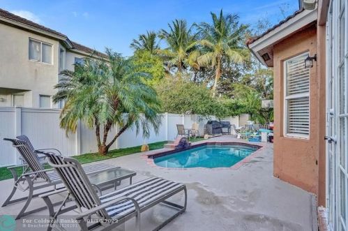 13305 32nd St, Hollywood FL 33027-3911 exterior