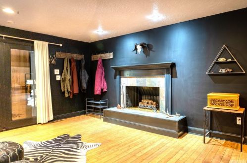 1920 Bella Coola Dr, South Lake Tahoe, CA 96150-4776