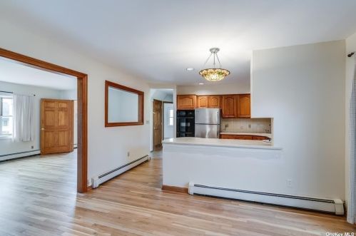 71 Ellen St, Bethpage NY  11714-2924 exterior