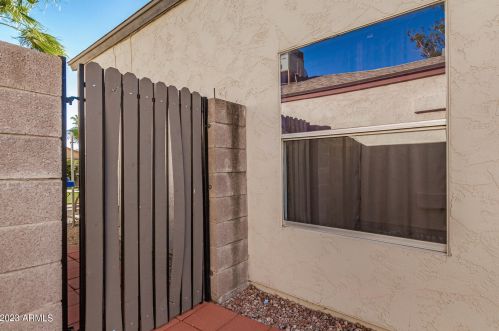 4011 Camino Vivaz, Glendale AZ  85310-5516 exterior