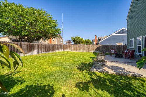 1640 Rivas Ln, Oxnard CA 93035-2749 exterior