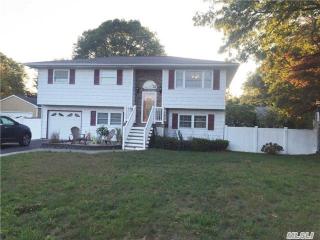 206 Floyd Rd, Smith Point, NY 11967-2940