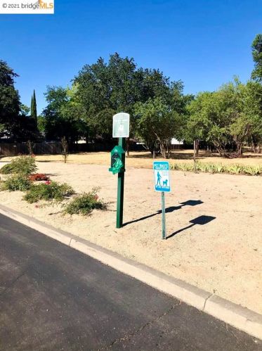 2001 Eastwood Dr, Vacaville CA  95687-6173 exterior