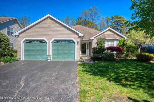 27 Valley Stream Ln, Lakewood NJ  08701-5746 exterior