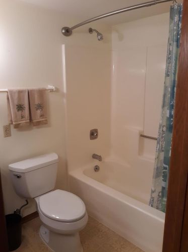1617 Dover Dr, Waukesha WI  53186-6312 exterior