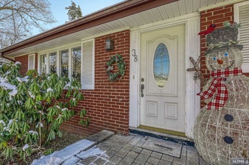 38 Chuckanutt Dr, Oakland, NJ 07436-3001