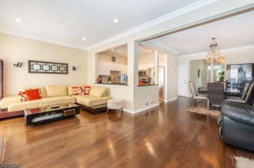 136 Springhill Dr, Greystone Park NJ  07950-1184 exterior