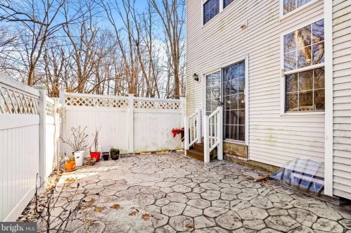 301 Belford Dr, Princeton NJ  08540-9000 exterior