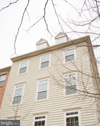 2631 Eastbourne Dr, Woodbridge VA  22191-4090 exterior