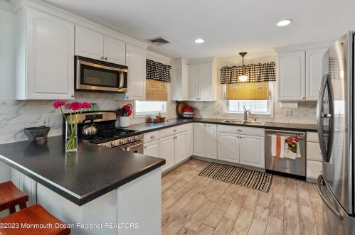 17 Grant Pl, Tinton Falls NJ  07701-2117 exterior