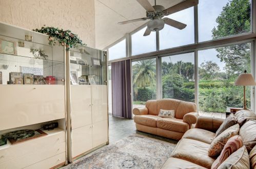 6837 Castlemaine Ave, Boynton Beach, FL 33437-6433