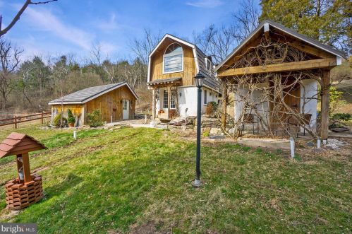 2695 Hemlock Dr, Palmerton PA  18071-9408 exterior