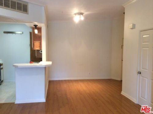 15455 Sherman Way, Van Nuys CA  91406-4208 exterior