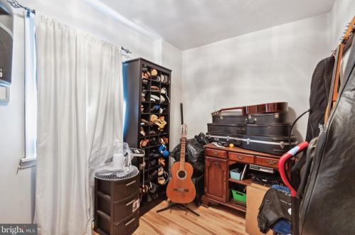 2541 5th St, Philadelphia, PA 19148-4618
