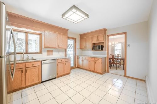 76 Westmont Dr, Waterbury, CT 06708-2438
