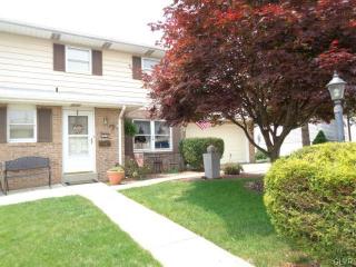 3026 Eisenhower Dr, Northampton, PA 18067-1040