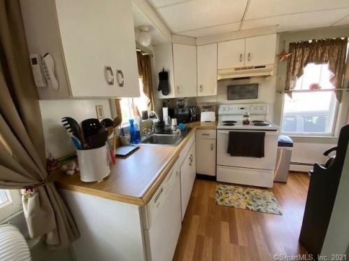 13 Pulaski St, Norwich CT  06351-2305 exterior