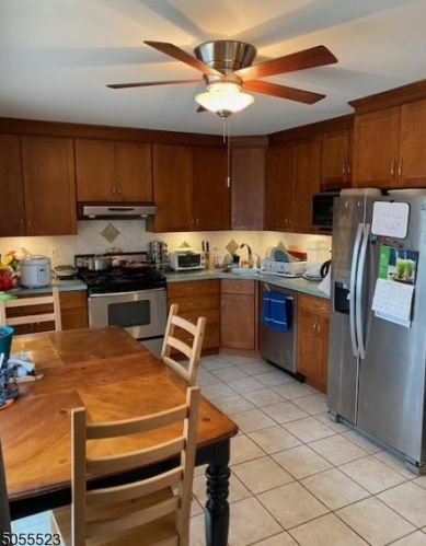 798 Old Lake Ave, Rahway NJ  07065-2623 exterior