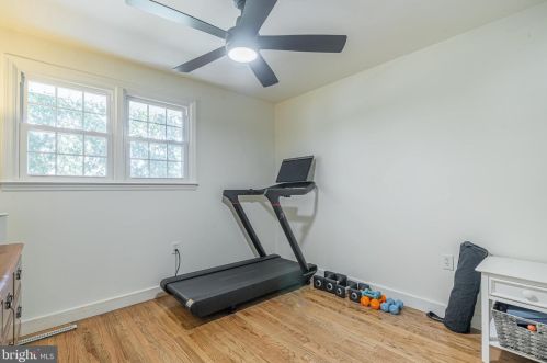 419 Hartford Dr, Riverton NJ  08077-4021 exterior