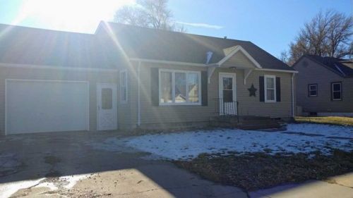 524 1st St, South Minden, NE 68959-1701