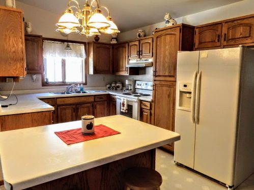 2452 Paul Rd, Manitowoc, WI 54220-1189