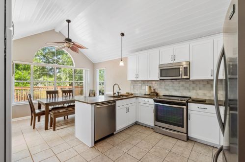 833 Boulevard Of The Champions, Shalimar FL  32579-2154 exterior