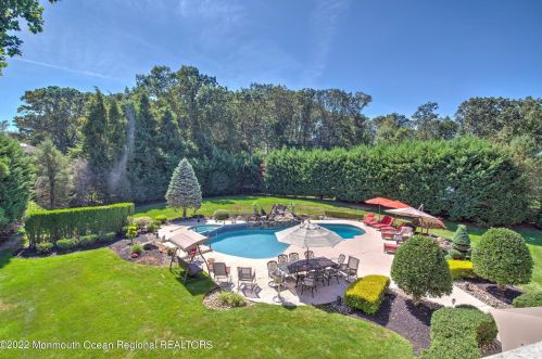 24 Dora Ln, Holmdel Village NJ  07733-1671 exterior