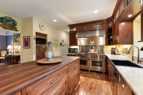 1016 Wallace Lake Rd, West Bend WI  53090-8943 exterior