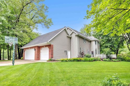 2964 Telemark Cir, Green Bay, WI 54313-4382