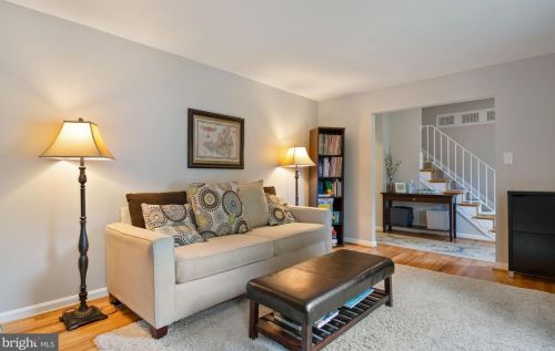 9514 Wallingford Dr, Springfield VA 22015-1738 exterior