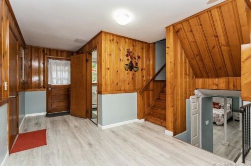 5 Pamela Dr, Wallingford CT  exterior