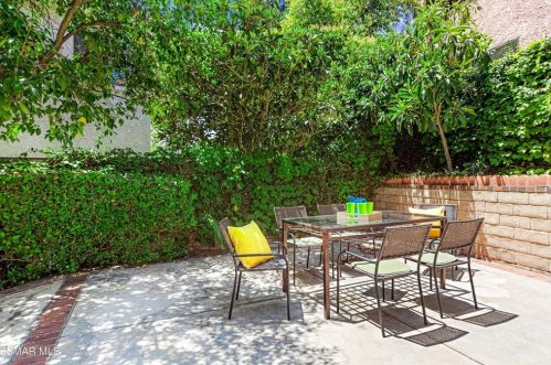 5805 Rainbow Hill Rd, Calabasas CA  91301-4636 exterior