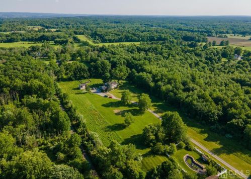 19 Allens Corner Rd, Flemington NJ  08822-5620 exterior