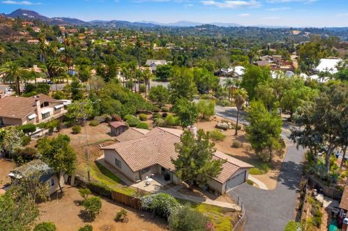 1879 Warmlands Ave, Vista CA  92084-3329 exterior