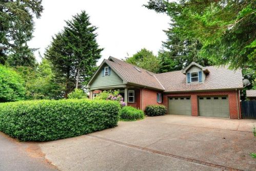 815 Highland Cir, Waldport, OR 97394