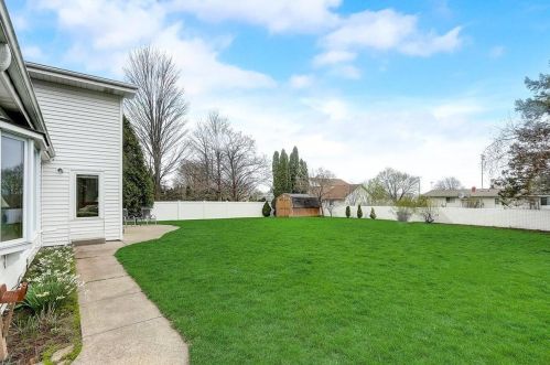 1226 Wedgewood Dr, Waukesha WI  53186-6753 exterior