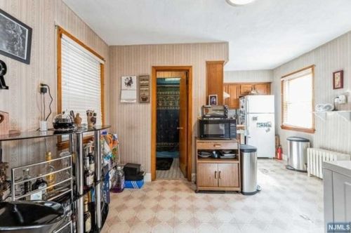 886 Broadway, Bayonne NJ  07002-3033 exterior