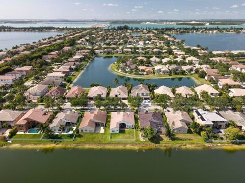 18551 44th St, Hollywood, FL 33029-6215