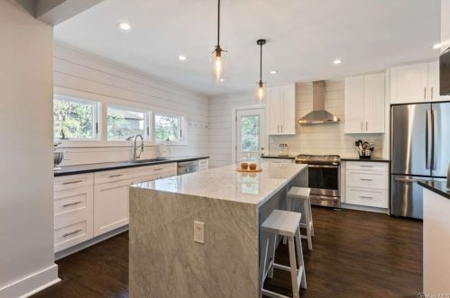 20 Disbrow Ln, New Rochelle NY  10804-3209 exterior