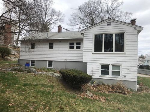 39 Cormier Rd, Lincoln, RI 02865-3104