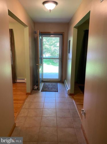 172 Scenic Dr, Blakeslee, PA 18610-7733