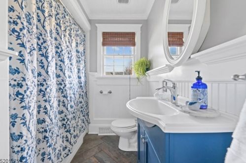 21 Bank St, Manville NJ  08835-2401 exterior