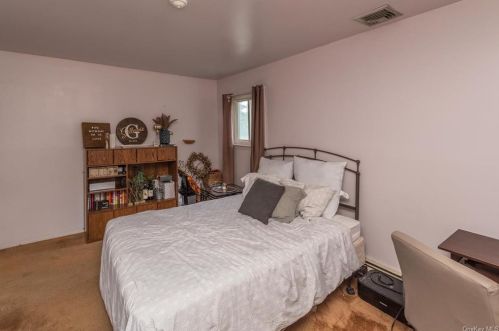 40 Scott Dr, Middletown NY  10941-1133 exterior