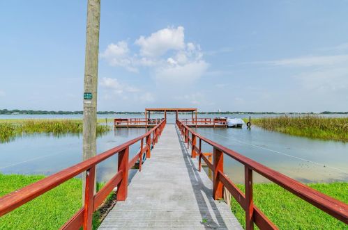 333 Lake Howard Dr, Winter Haven, FL 33880-2305