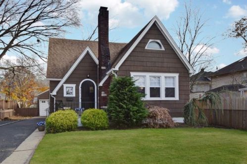 1405 Brown Pl, Rahway, NJ 07065-2725