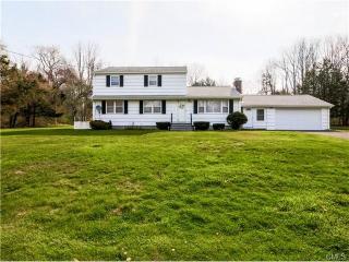 16 Woodlawn Ter, Huntington CT  06484-5721 exterior